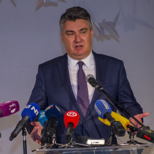 Učitelji su važniji i od borbenih aviona i od mostova