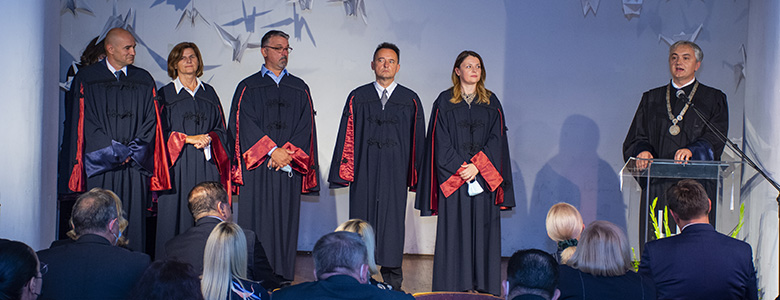 Učitelji su važniji i od borbenih aviona i od mostova