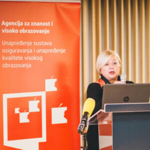 Online nastava izvrstan je dodatak, ali ne može biti jedini izbor