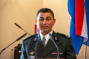 Poštujte svoje učenike jer ćete sutra letjeti krilo uz krilo!