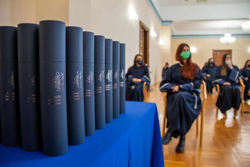 Zadar: Promovirano 105 magistrica i magistara