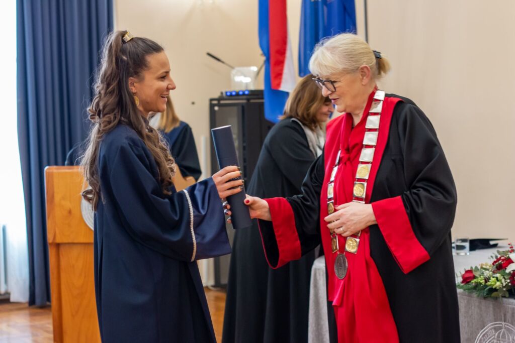 Zadar: Promovirano 105 magistrica i magistara