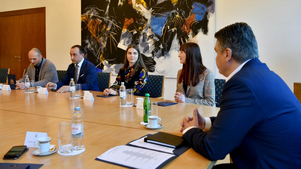 Tim Formula AI zagrebačkog sveučilišta na prijemu kod predsjednika Milanovića