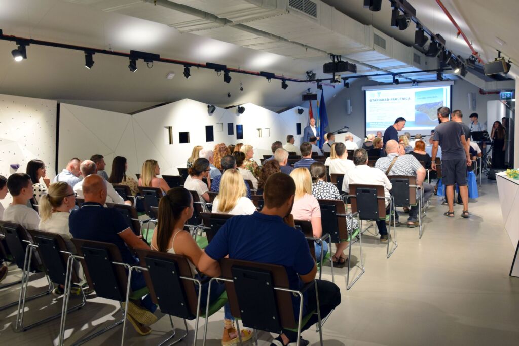 Predstavljena monografija „Starigrad – Paklenica“