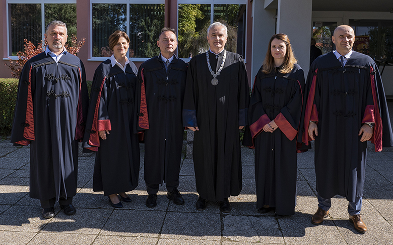 Krajnje je vrijeme da vratimo dostojanstvo našim učiteljima