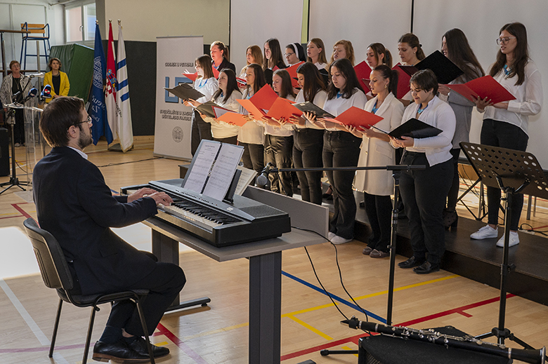 Krajnje je vrijeme da vratimo dostojanstvo našim učiteljima