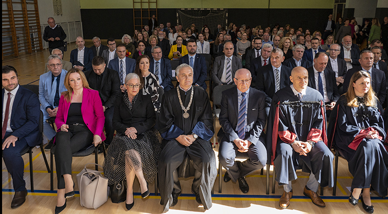 Krajnje je vrijeme da vratimo dostojanstvo našim učiteljima