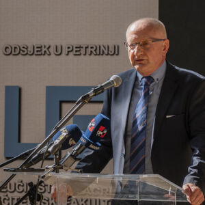 Krajnje je vrijeme da vratimo dostojanstvo našim učiteljima