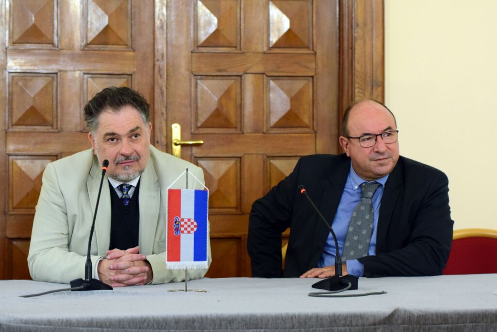 U relikvijaru svete Stošije bila je životinjska kost, a prava je bila skrivena u jastuku