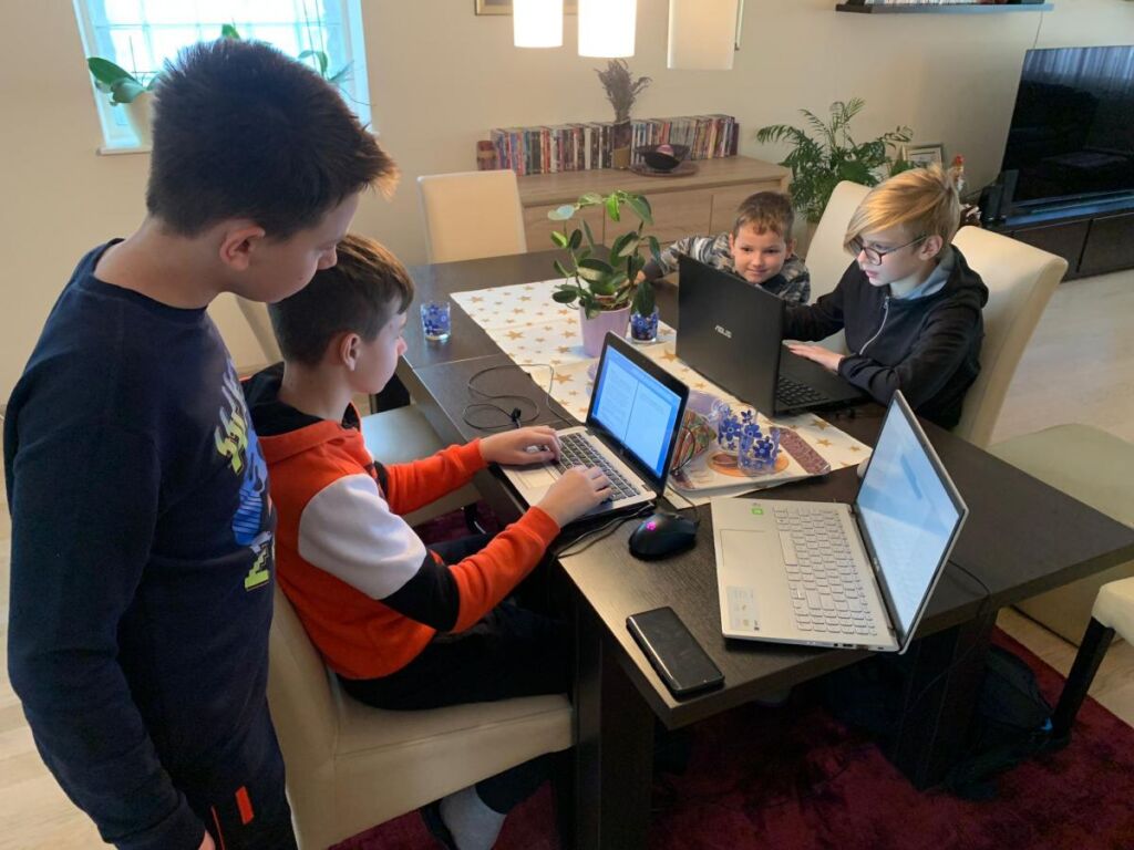 Hrvatski robotičari prvi na azijskom natjecanju pod mentorstvom studenta FOI-ja