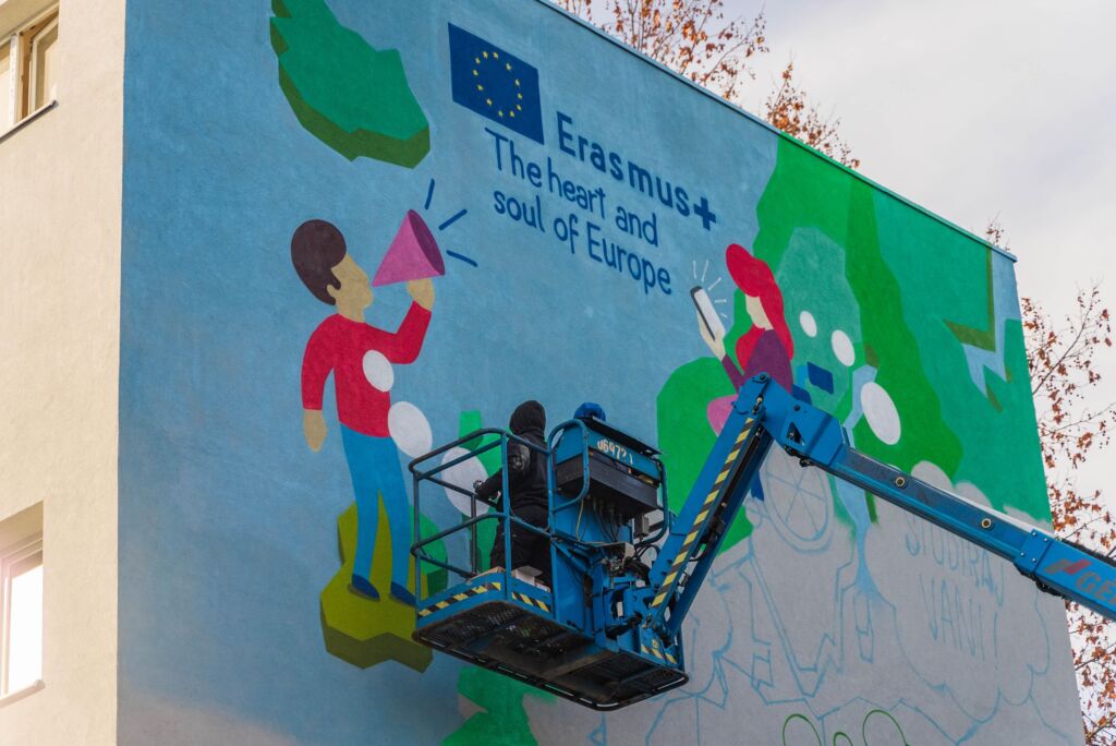 Na osječkim školama nastao mural posvećen programu Erasmus+