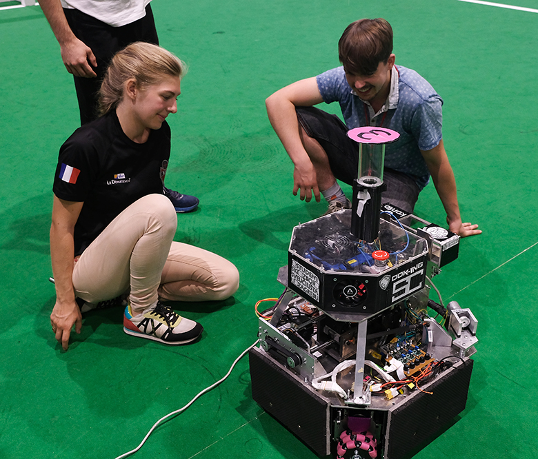 Uspješna „robotička utakmica“ zagrebačkih mehatroničara u Francuskoj
