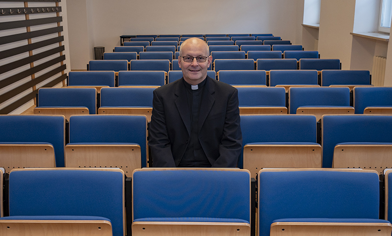 Studenti i profesori KBF-a vratili se u obnovljenu zgradu!