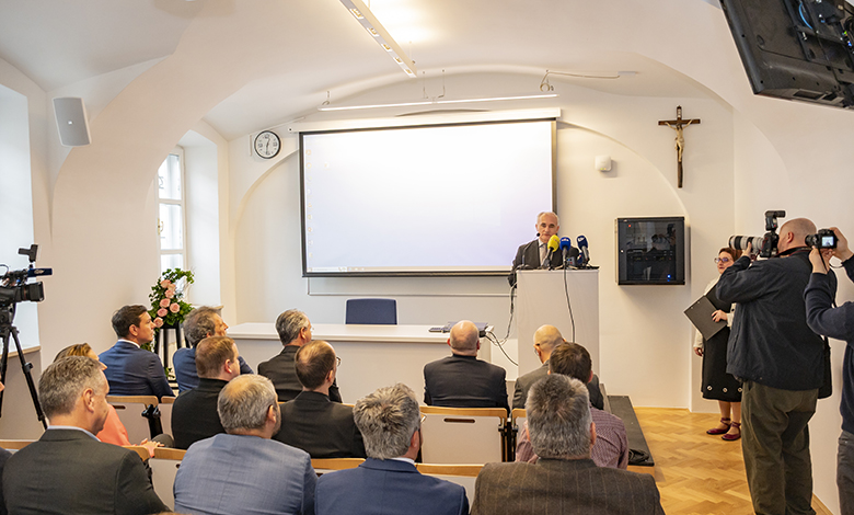 Studenti i profesori KBF-a vratili se u obnovljenu zgradu!