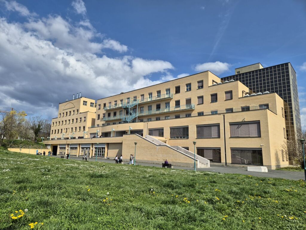 PMF časti građane ulazom u Botanički vrt