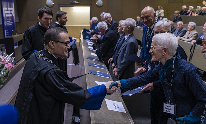 Zlatne diplome FER-ovcima za 50. obljetnicu diplomiranja