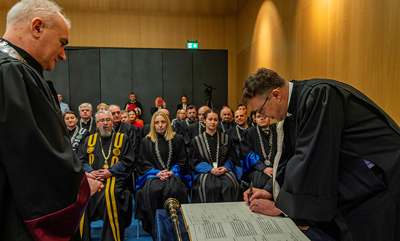 Prof. dr. sc. Hrvoju Tkalčiću svečano dodijeljen počasni doktorat Sveučilišta u Zagrebu