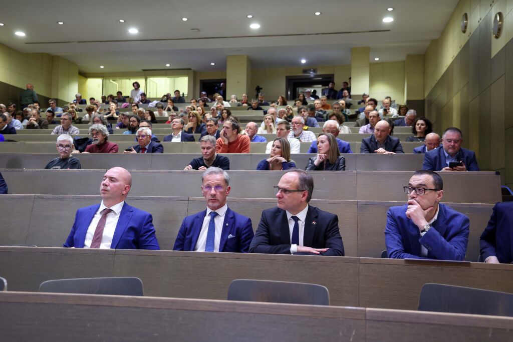 Na FER-u vodeći stručnjaci raspravljali o geopolitici i tehnologiji