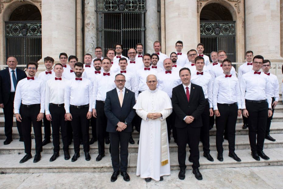 Akademski muški zbor FER-a pjevao Papi Lavu XIV.