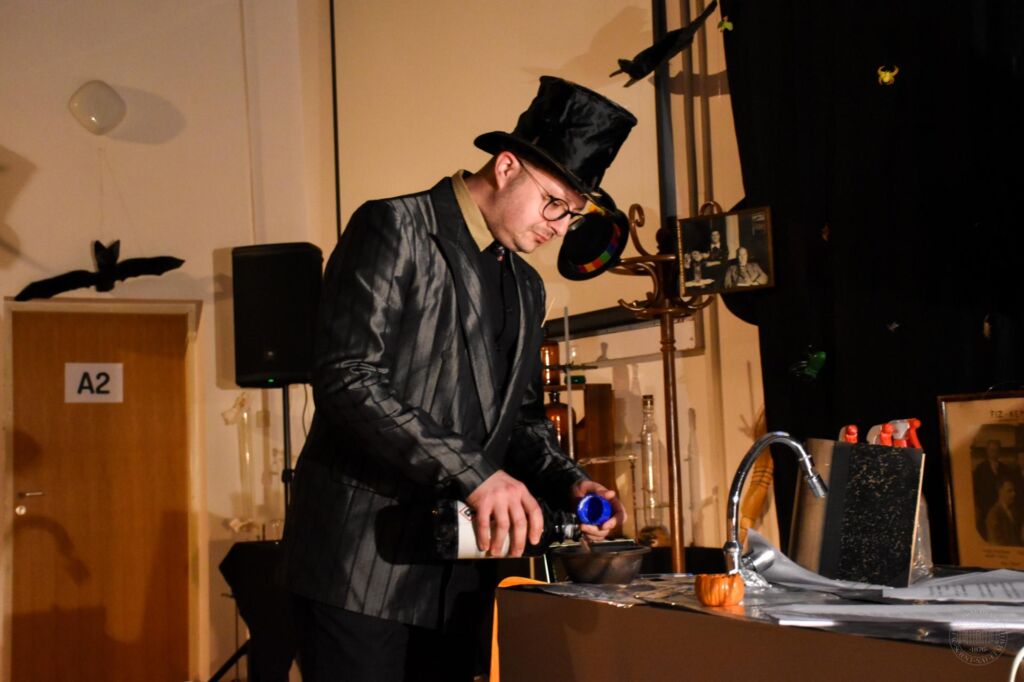 “Čarolije u kemiji” oduševile najmlađe