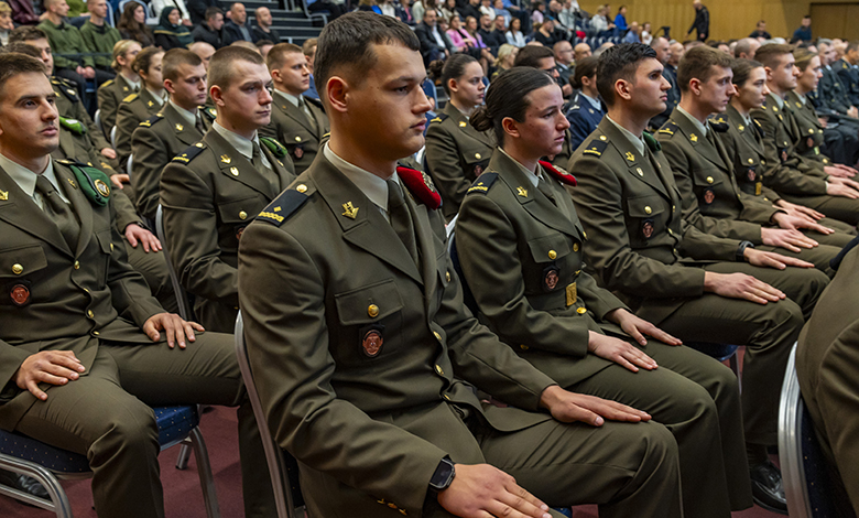 Svečano promovirani polaznici prijediplomskih i diplomskih sveuč. studija "Vojno inženjerstvo" i "Vojno vođenje i upravljanje"