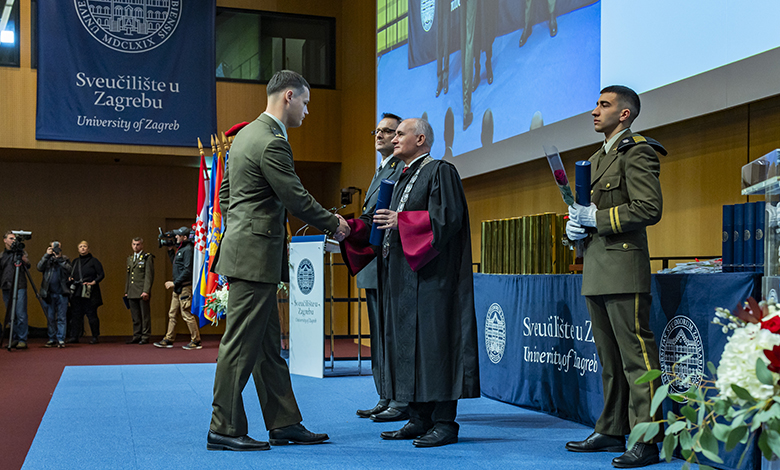 Svečano promovirani polaznici prijediplomskih i diplomskih sveuč. studija "Vojno inženjerstvo" i "Vojno vođenje i upravljanje"