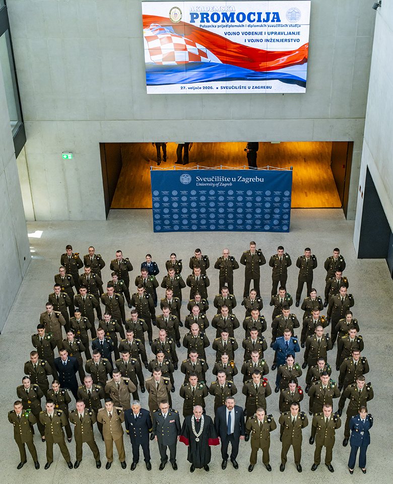 Svečano promovirani polaznici prijediplomskih i diplomskih sveuč. studija "Vojno inženjerstvo" i "Vojno vođenje i upravljanje"