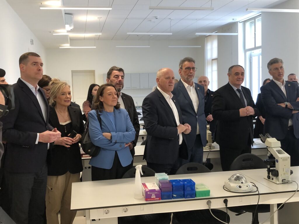 Premijer Plenković i ministri obišli obnovljene objekte Medicinskog fakulteta